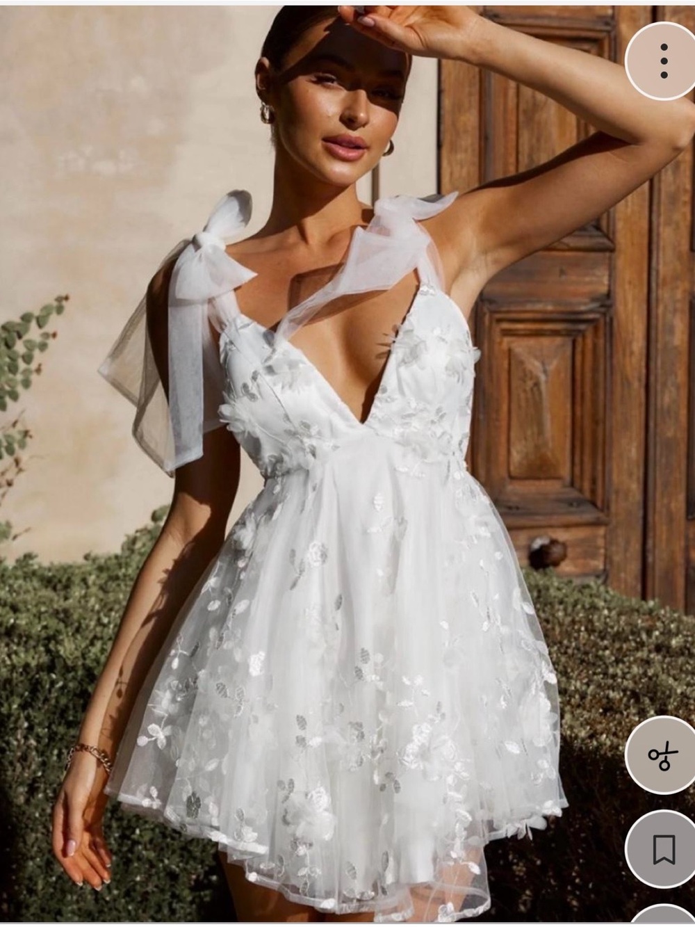 Selfie Leslie Chantelle Tied white dress